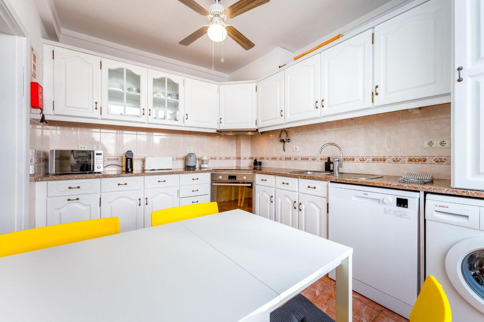 Comfy Flat W/ Rooftop Beach View By Lovelystay Burgau Ngoại thất bức ảnh
