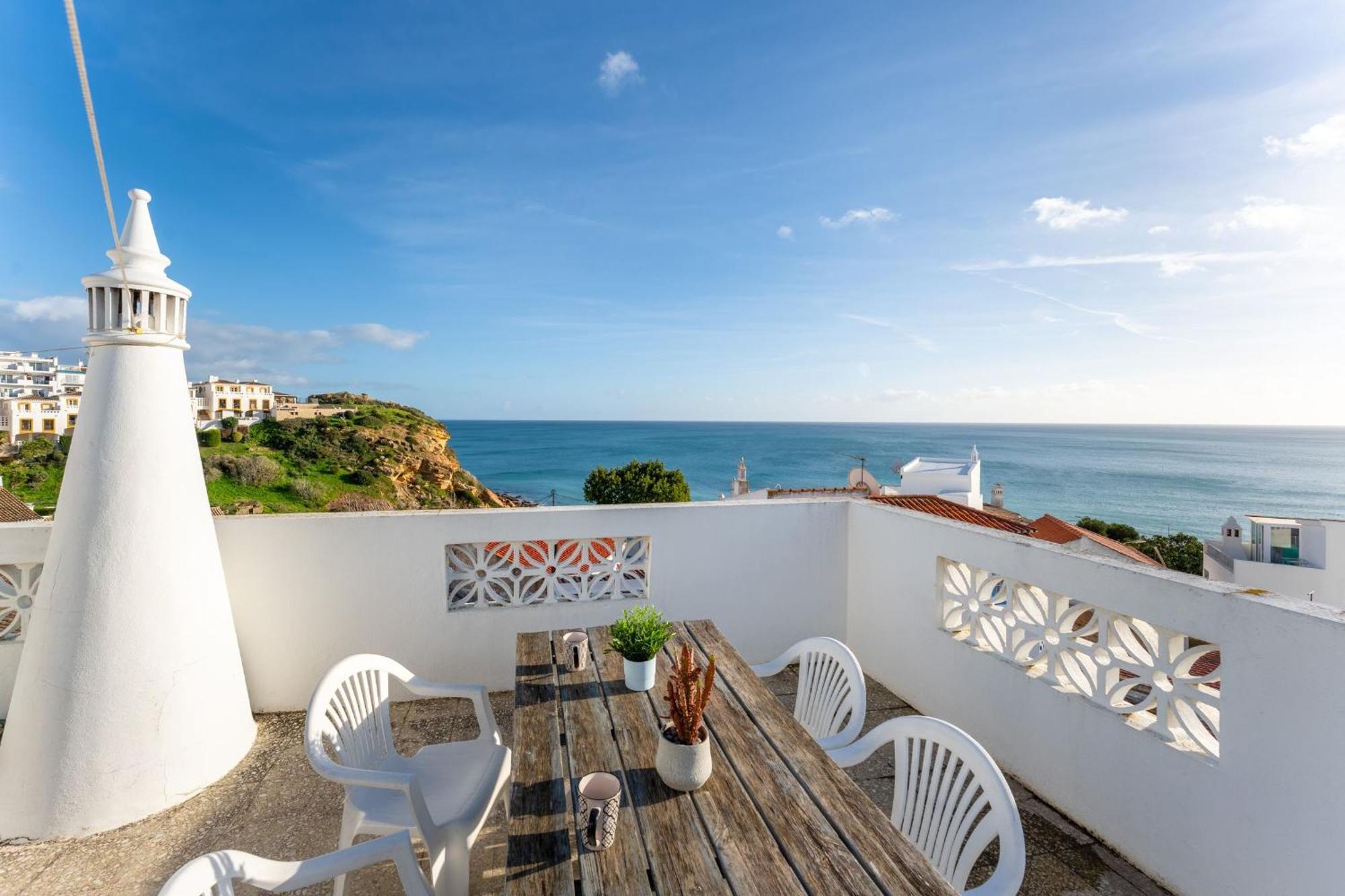 Comfy Flat W/ Rooftop Beach View By Lovelystay Burgau Ngoại thất bức ảnh