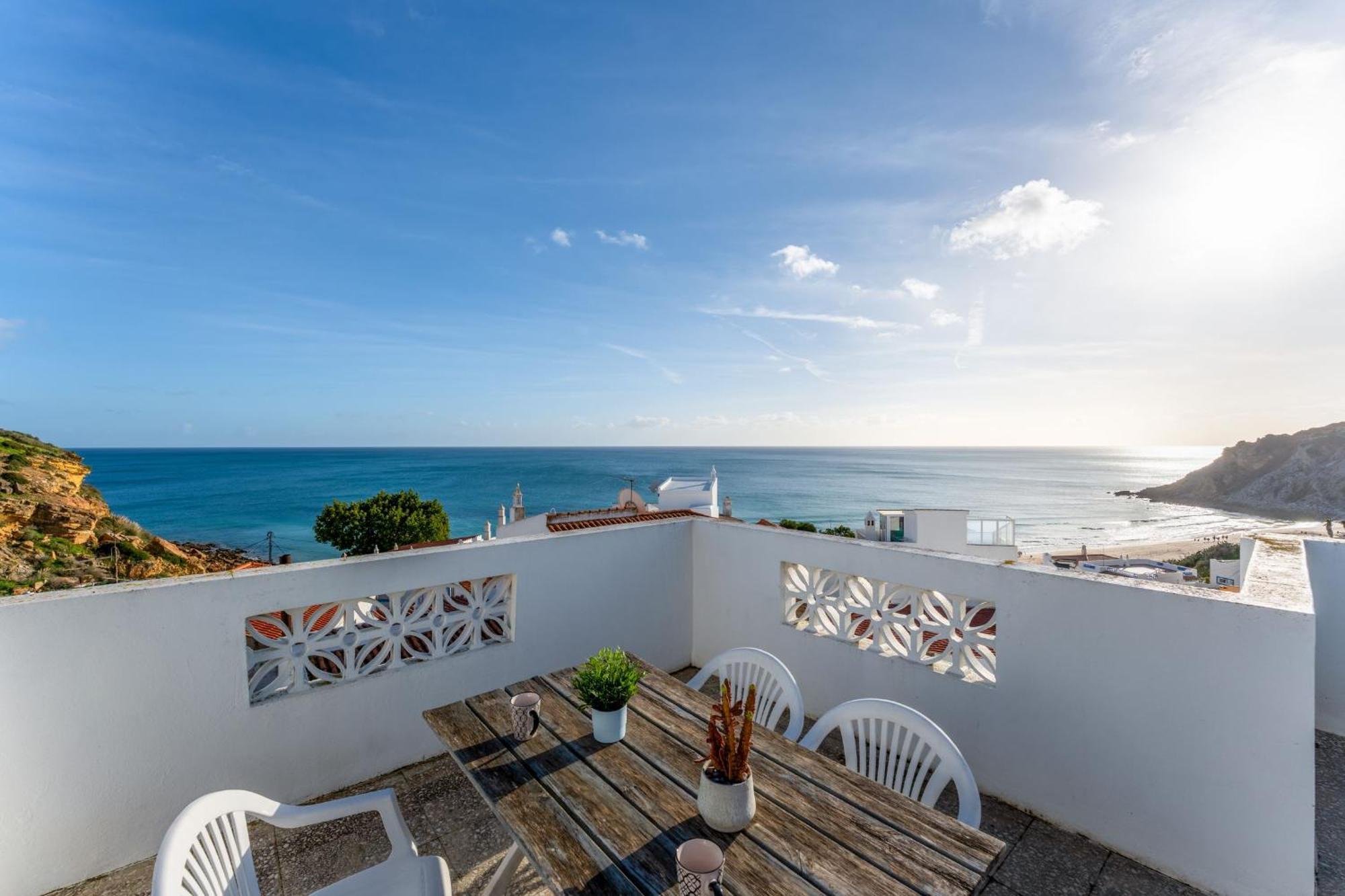 Comfy Flat W/ Rooftop Beach View By Lovelystay Burgau Ngoại thất bức ảnh